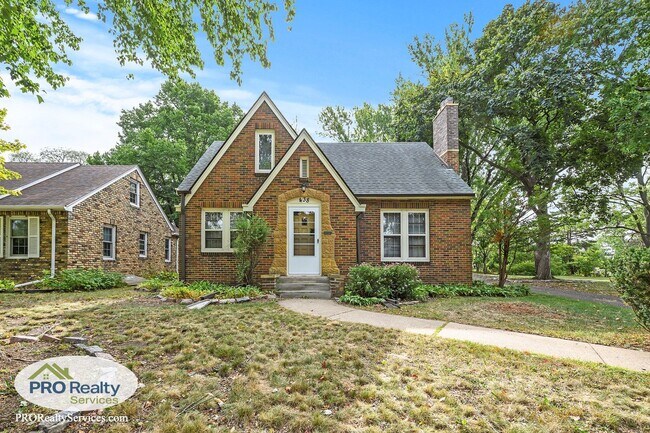 Building Photo - 3 Bedroom Home in St. Paul