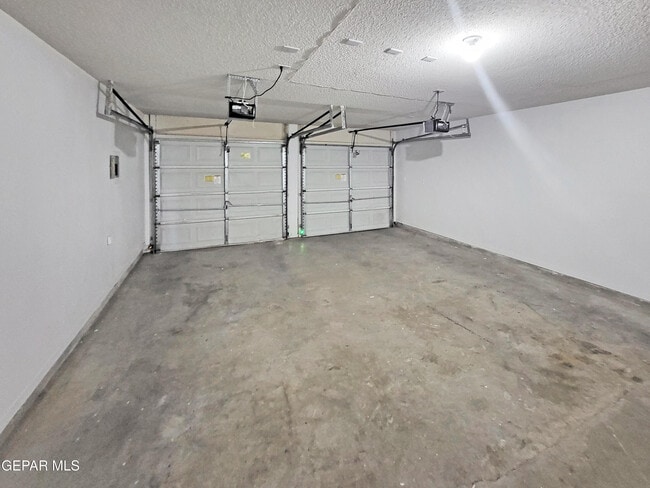 Building Photo - 1001 Shawnee Ln