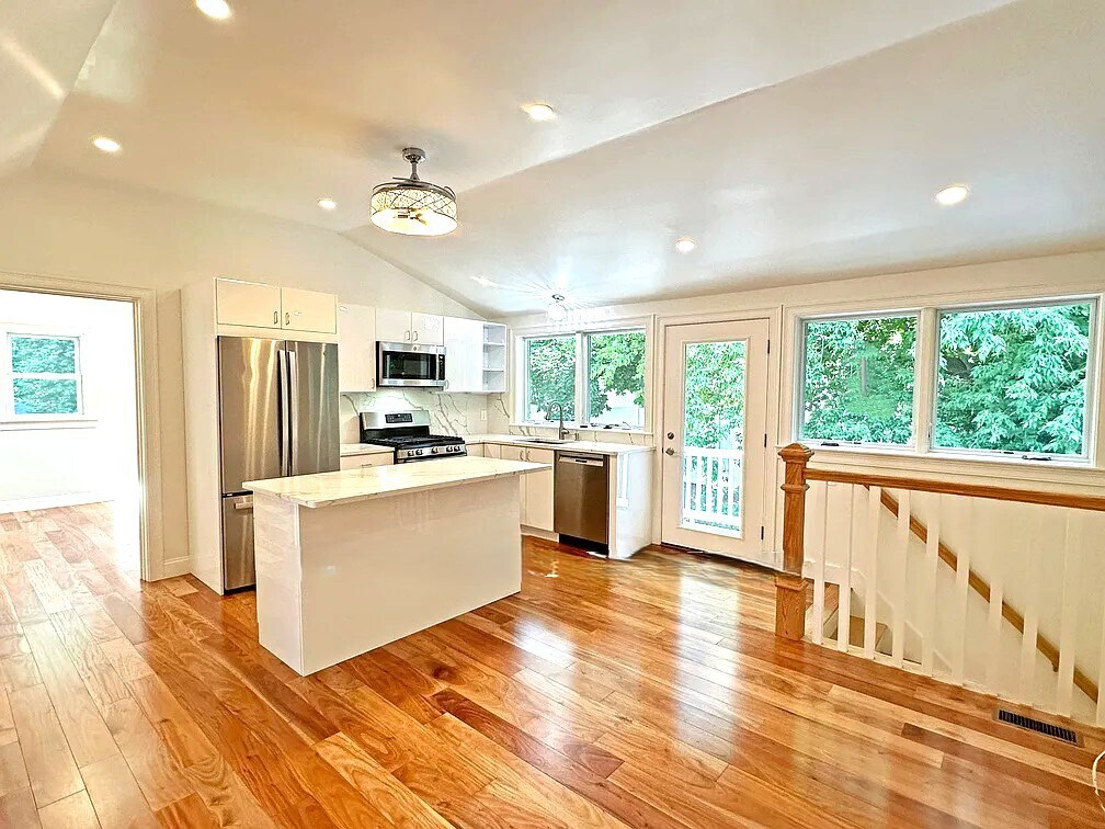 Building Photo - 32 Salisbury Rd