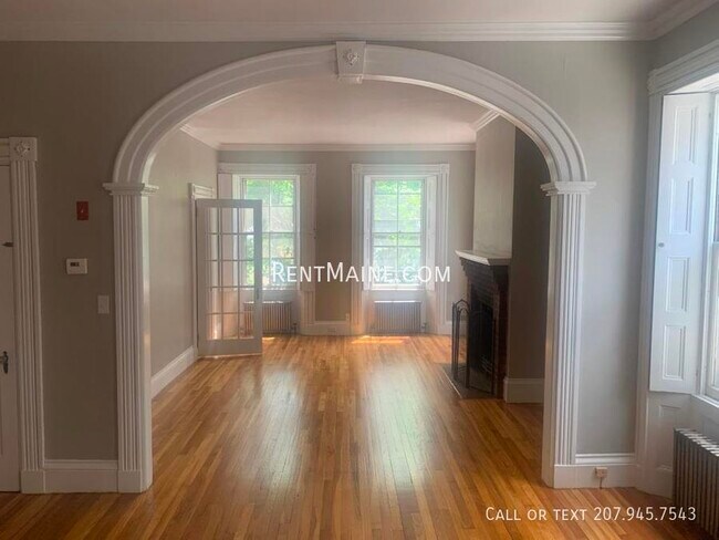 Building Photo - 13 Hudson St