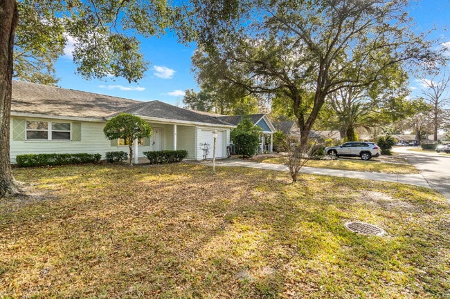 Building Photo - 2BR 2BA Villa Available Now On Top of the Word!