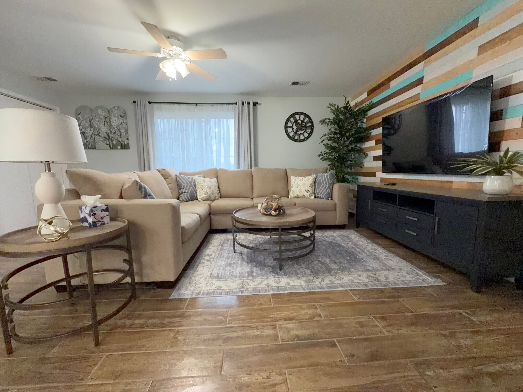 Building Photo - 920 Camellia Dr