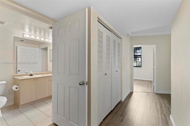 Building Photo - 1919 Van Buren St