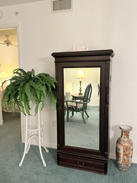 Building Photo - 9300 Clubside Cir