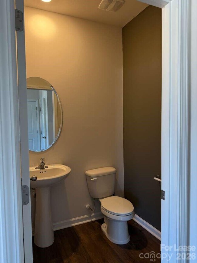 Building Photo - 106 Sierra Rd