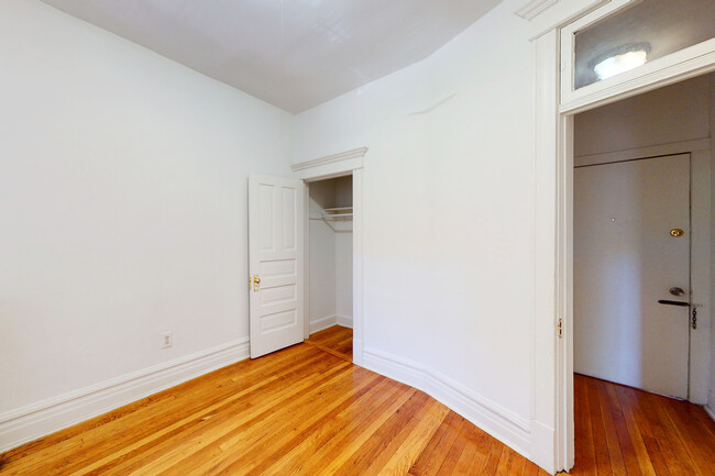 Bedroom - 5405-5407 S. Woodlawn Avenue