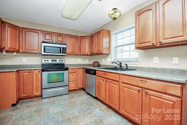 Building Photo - 7115 Simbrah Way