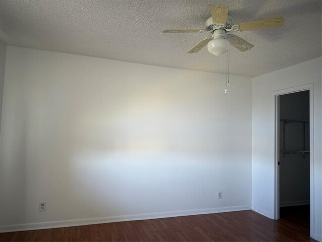 Building Photo - 10007 Winding Lake Rd