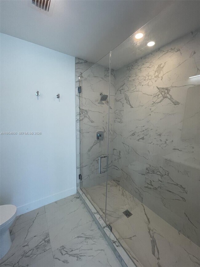 Building Photo - 17550 Collins Ave