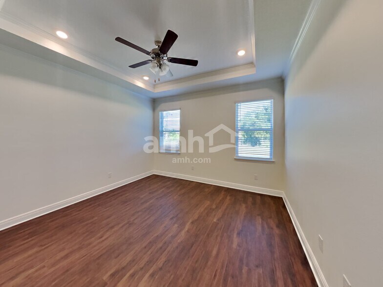 Building Photo - 27653 St Andrews Ave