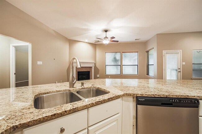 Building Photo - 7726 Trophy Pl Dr