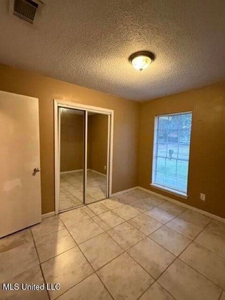 Building Photo - 320 Springdale Cir