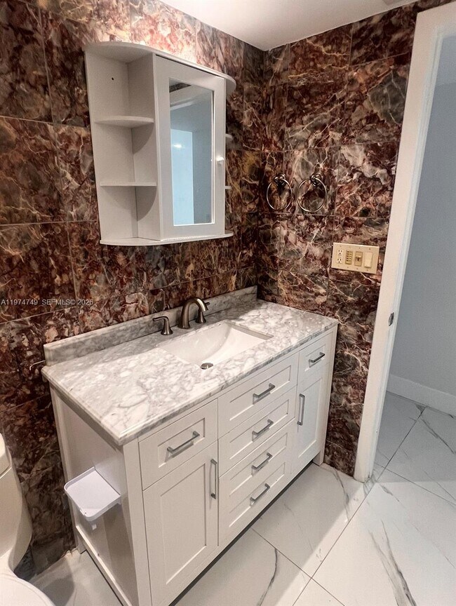 Building Photo - 10525 SW 112th Ave