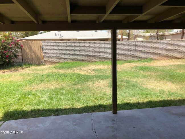 Building Photo - 718 E Granada Dr