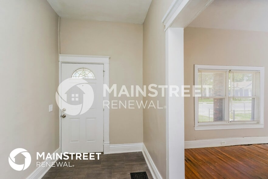 Building Photo - 3630 River Park Dr