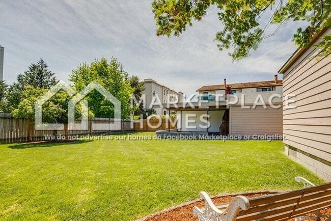 Building Photo - 615 S 225th St