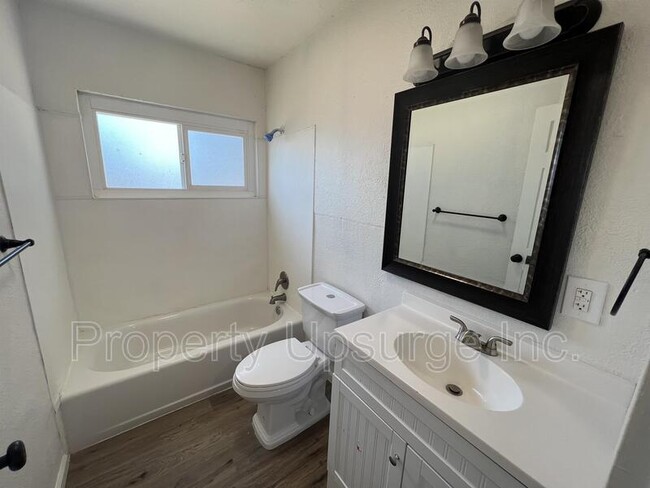 Building Photo - 1420 Lake Blvd