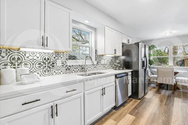 Building Photo - 306 Wildbriar Dr