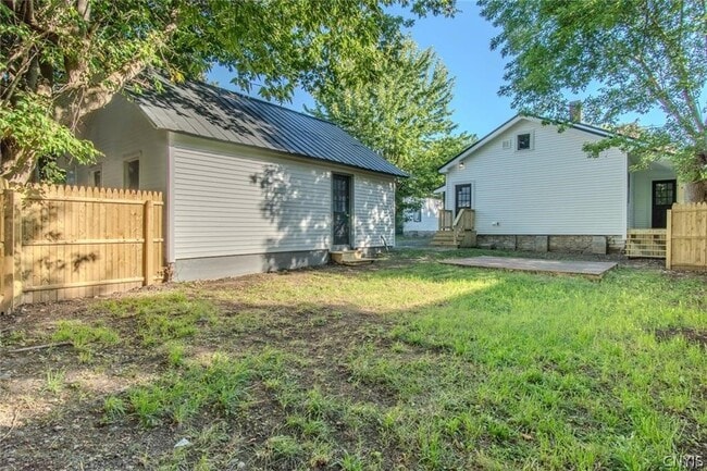 Building Photo - 406 Stone St