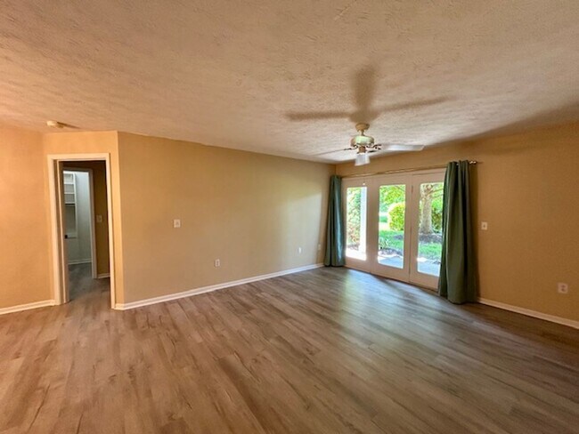 Building Photo - COMING SOON!!  Stylish 2 Bedroom, 2 Bath C...