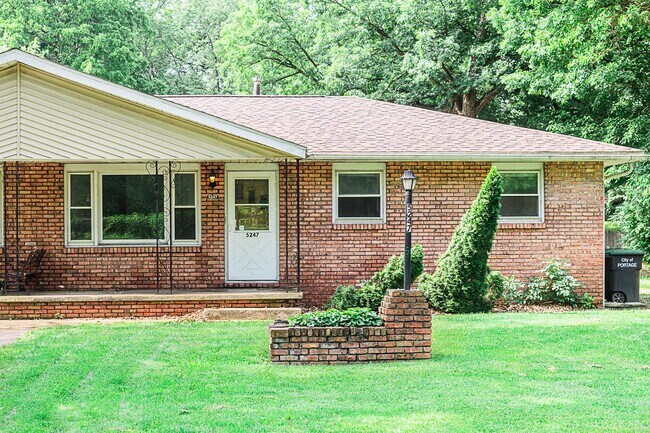 Building Photo - 3 bed 1 bath Duplex in Portage