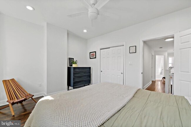 Building Photo - 2648 E Mayfield St