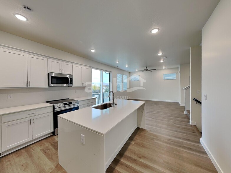 Building Photo - 4692 W Ore Strm Rd