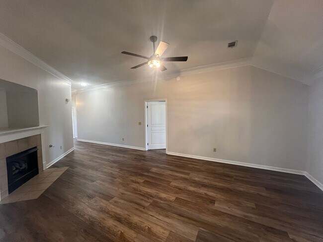 Building Photo - 11313 Evergreen Ave