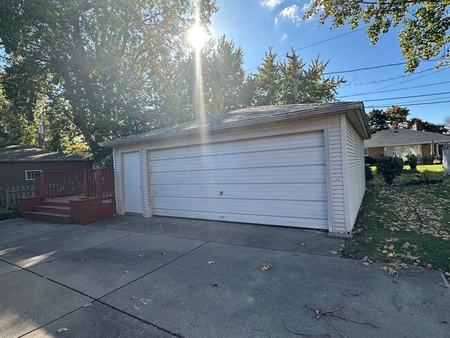 Building Photo - 3929 Jarvis Ave