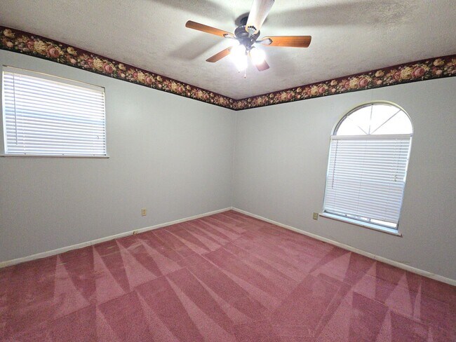 Building Photo - 1206 Crescent Blvd