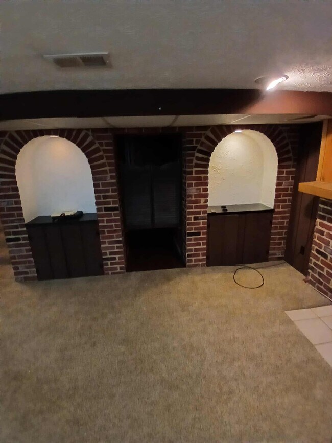 Building Photo - 1159 S Main St