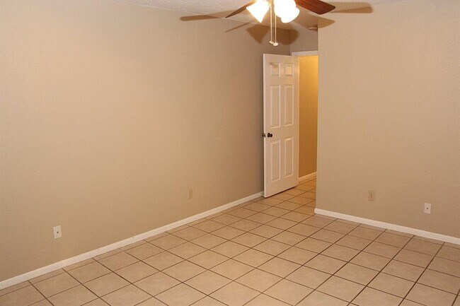 Building Photo - 13355 Water Oak Ln