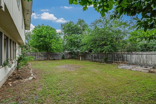 Building Photo - 17607 Klamath Falls Dr