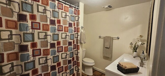 Building Photo - 3 Bed 2 bath home PERFECT for U of A Students, Faculty and Staff!