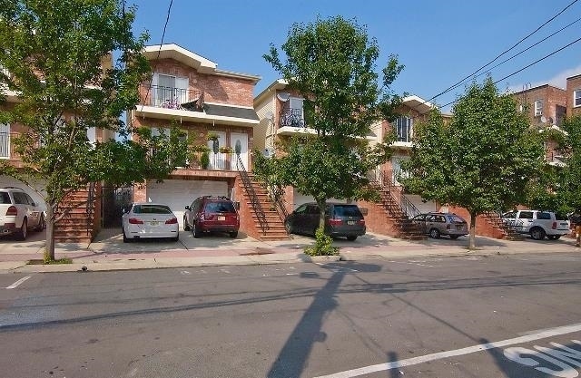 Building Photo - 712 23rd St