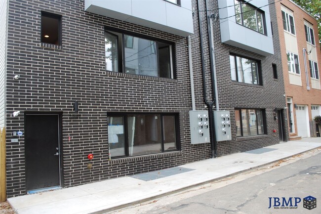 Building Photo - 1 br, 1 bath 4plex - 2545-47 MONTROSE ST U...