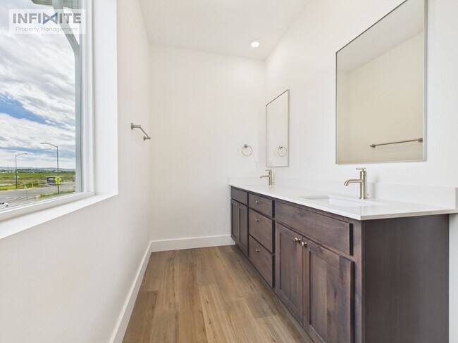 Building Photo - 4814 Briarwood Ln