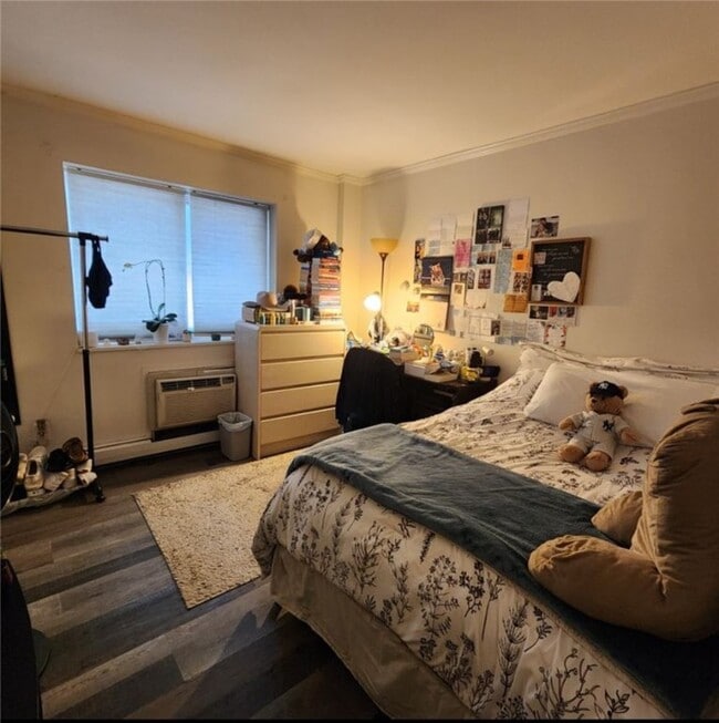 Building Photo - 2450 East Ave