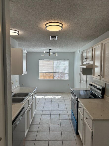 Building Photo - 4735 El Vedado St