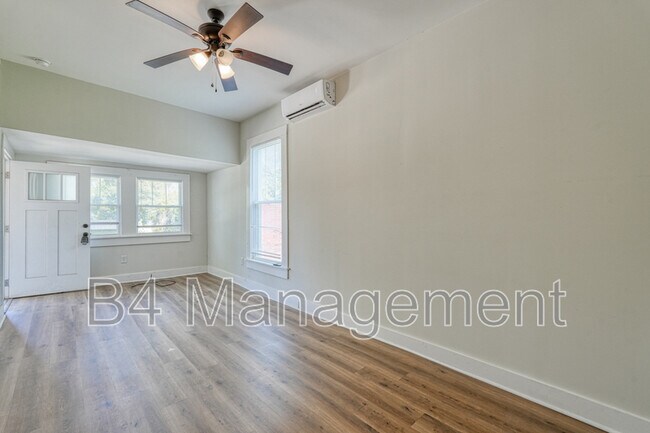 Building Photo - 654 Ravenel St