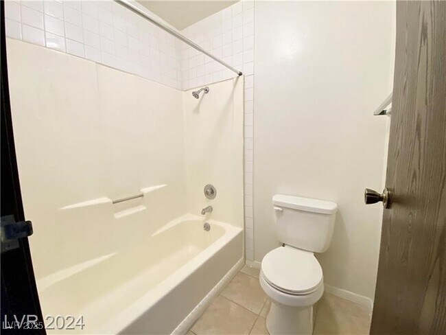 Building Photo - 5246 Golden Ln