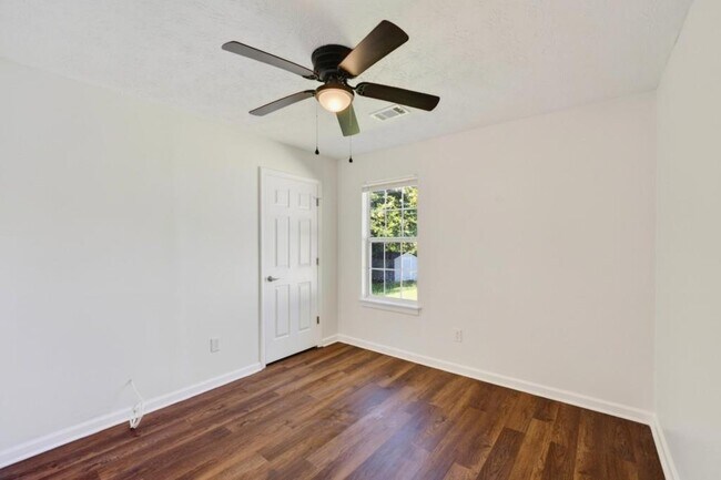 Building Photo - 2558 Candlewood Way