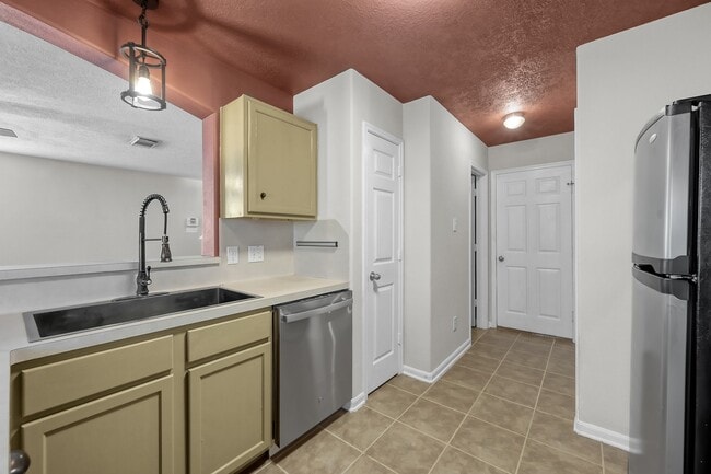 Building Photo - 13952 Buckskin Dr