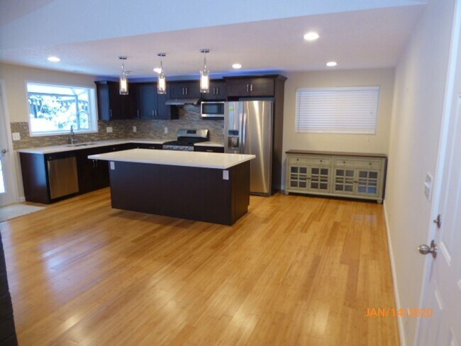 Building Photo - Charming 4 Bed 2 Bath Rambler in Sought Af...