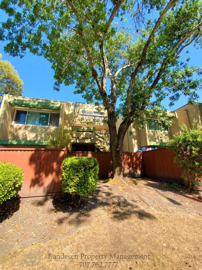 Building Photo - 3048 Yulupa Ave