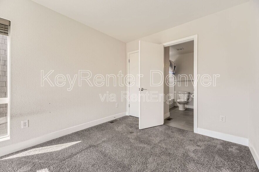 Building Photo - 1013 Depew St