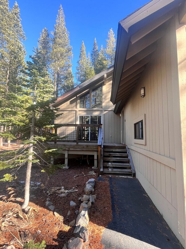 Building Photo - Tahoe Donner Long Term Lease - 2 bedroom with loft