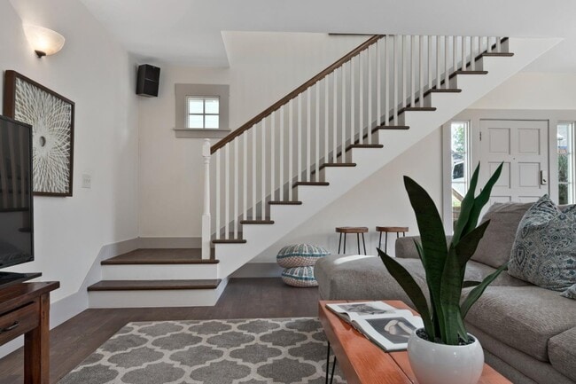 Building Photo - 114 Fairbanks St