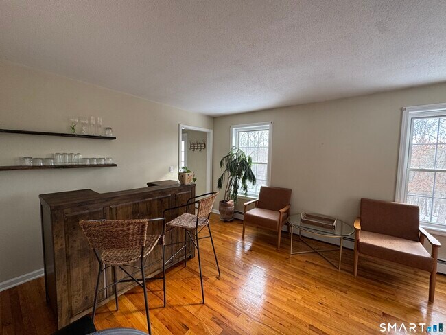 Building Photo - 237 Chestnut Hill Rd