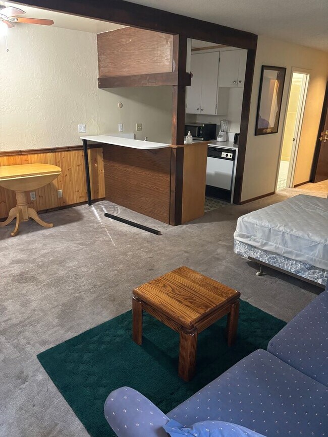 Building Photo - Furnished studio in Kings Run available now!